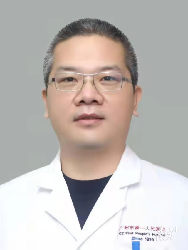荣获广东省青年五四奖章、广东好人、广州好人等多项荣誉称号的“抗疫英雄”、广州市第一人民医生刘俊医生。 受访者供图 荣获广东省青年五四奖章、广东好人、广州好人等多项荣誉称号的“抗疫英雄”、广州市第一人民医生刘俊医生。 受访者供图